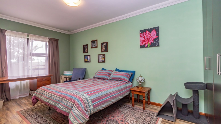6 Bedroom Property for Sale in Aalwyndal Western Cape